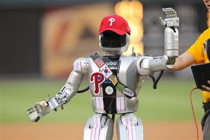 Hubo throws out the first pitch